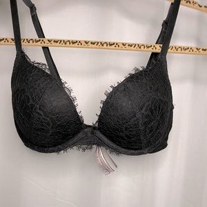 Victoria’s Secret lightly padded 32C black bra